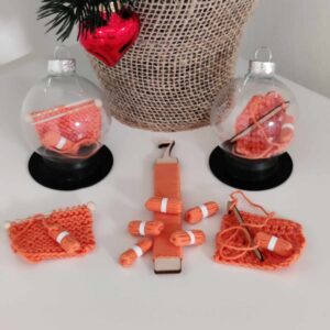 Julekugler med strikke/hækletøj i orange