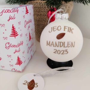 "Jeg fik mandlen" julekugle med skrifttype nr. 2 i farven Guld