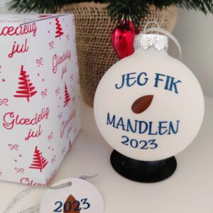 "Jeg fik mandlen" julekugle med skrifttype nr. 2 i farven Blå