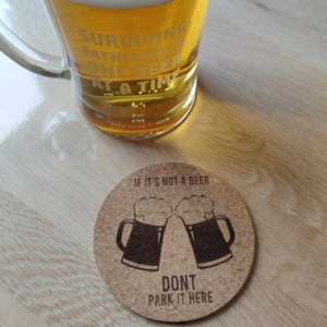 Øl krus med teksten: Surviving fatherhood one beer at a time